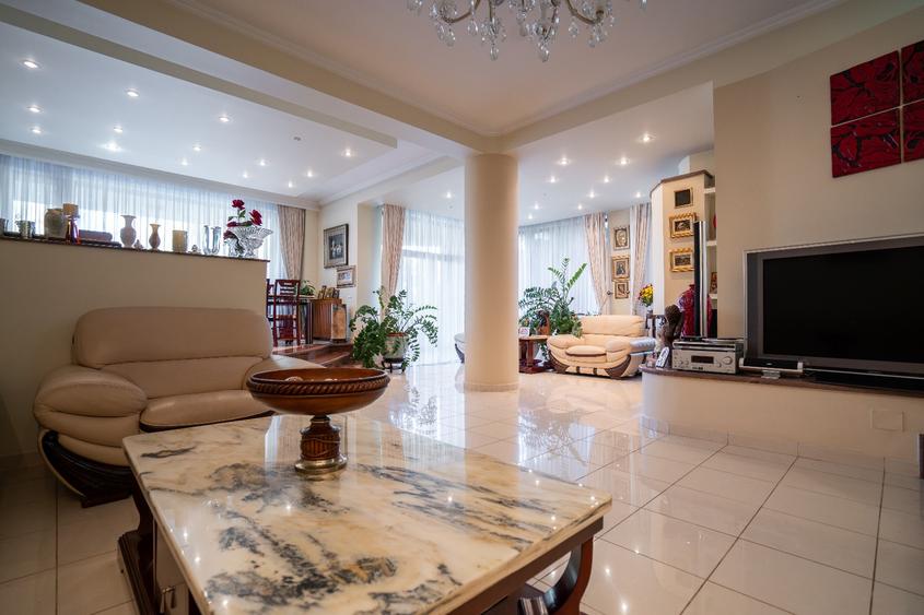 Vila multi-family home cu piscină și ponton privat- Lacul Morii