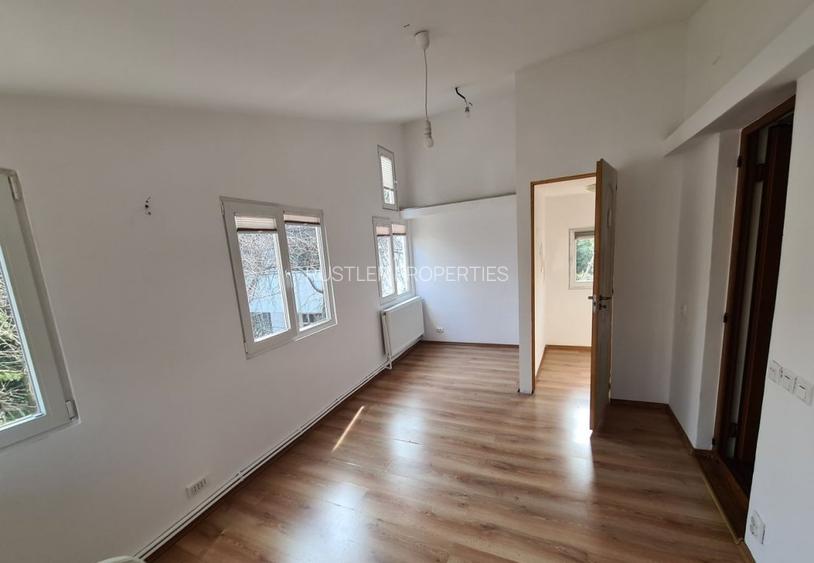 Vila cocheta cu 4 camere, parcare si curte - Baneasa - 5