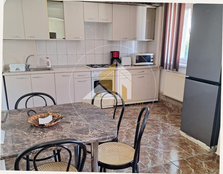 APARTAMENT 3 CAMERE DE VANZARE , DECOMANDAT , ZONA CENTRALA