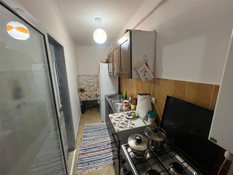 Garsoniera zona Spital - Comisia Centrala etaj 4 cu acoperis