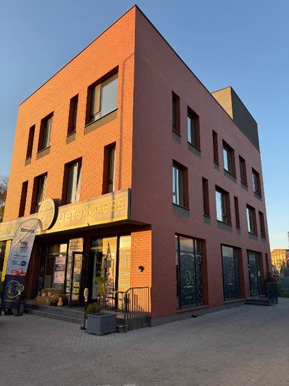 Spatiu comercial + Birouri Etaj