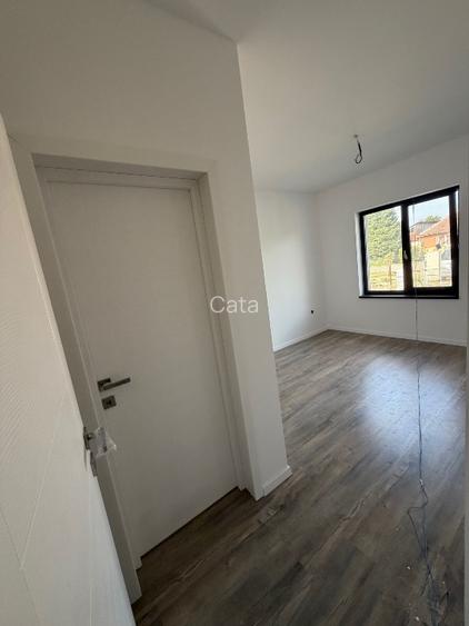 Vând duplex în Albina în centrul satului, asfalt în fața casei - 5