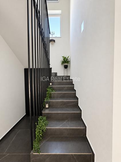 Casă P+1 aproape de plajă | Mamaia Nord | 4 camere - 3 băi - 22