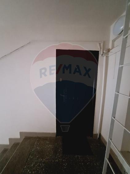 Apartament cu 3 camere de vânzare în zona Nufarul