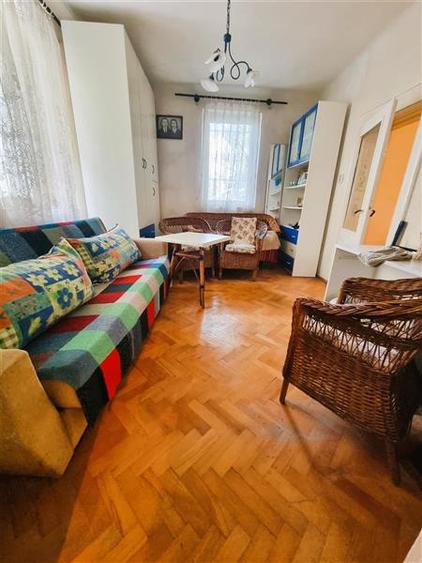 Apartament 4 camere in casa, zona Patria, Central, cu acces auto in curte