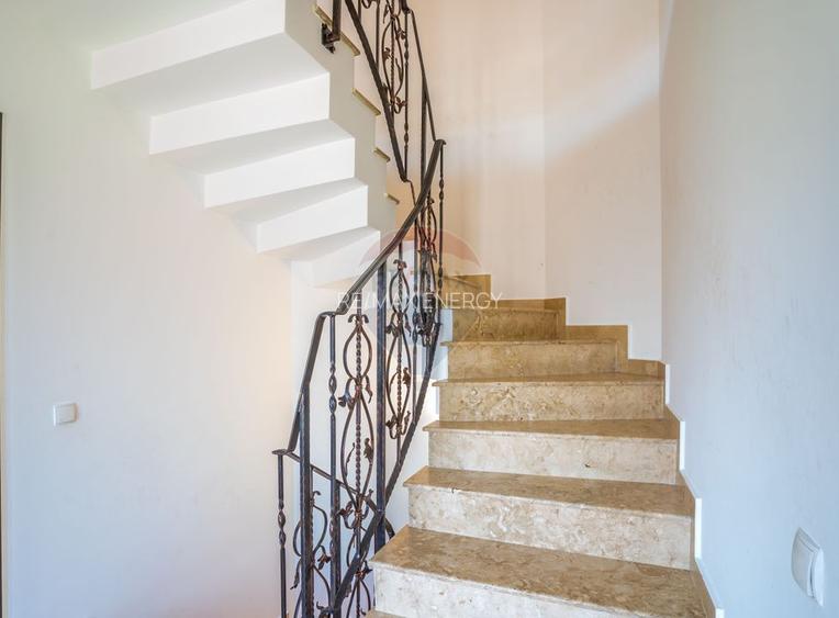 9 camere, 5 bai, spatiu hobby, gradina, garaj,locatie buna - 14