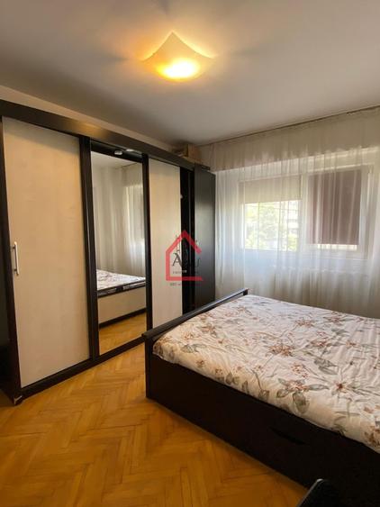 Apartament cu 4 camere, Decomandat, Pacurari-Petru Poni
