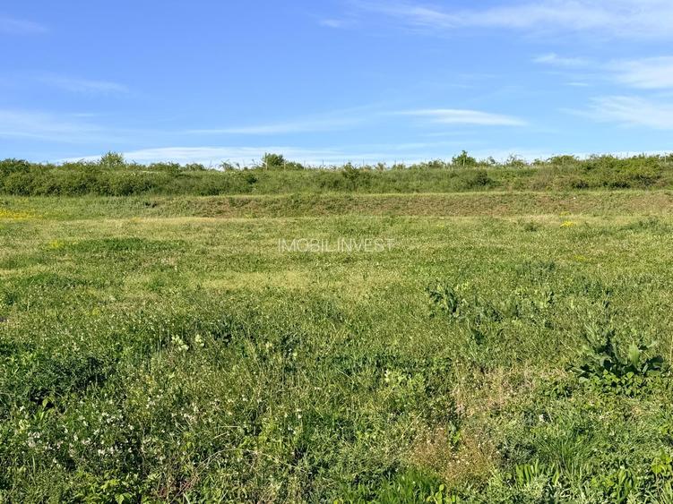2 parcele teren intravilan, ideal casă. zonă în dezvoltare - 2