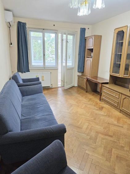 Apartament cu 3 camere, etaj intermediar - Piata Centrala