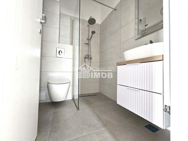Spațiu modern, vizibil și versatil – ideal pentru afacerea ta - 12