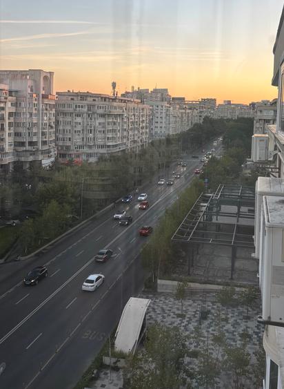 Unirii/ DECEBAL,ap generos cu vedere spectaculoasa in imobil stradal,monolit