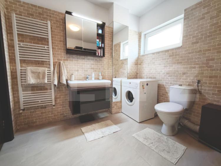 Apartament de 4 camere deco , 92 mp utili , terasa de 107 mp , zona Intre Lacuri
