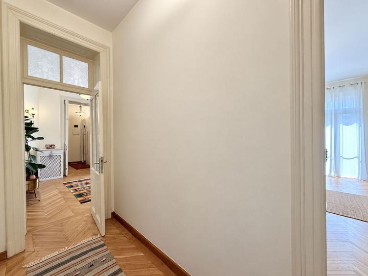 Apartament interbelic cu șemineu și balcon | Lângă Parcul Cișmigiu