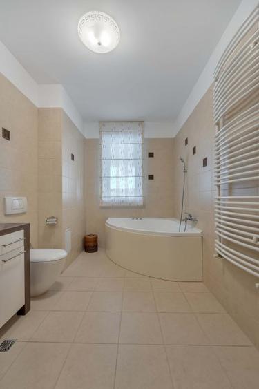 Vila superba, in stil mediteranean, strada privata