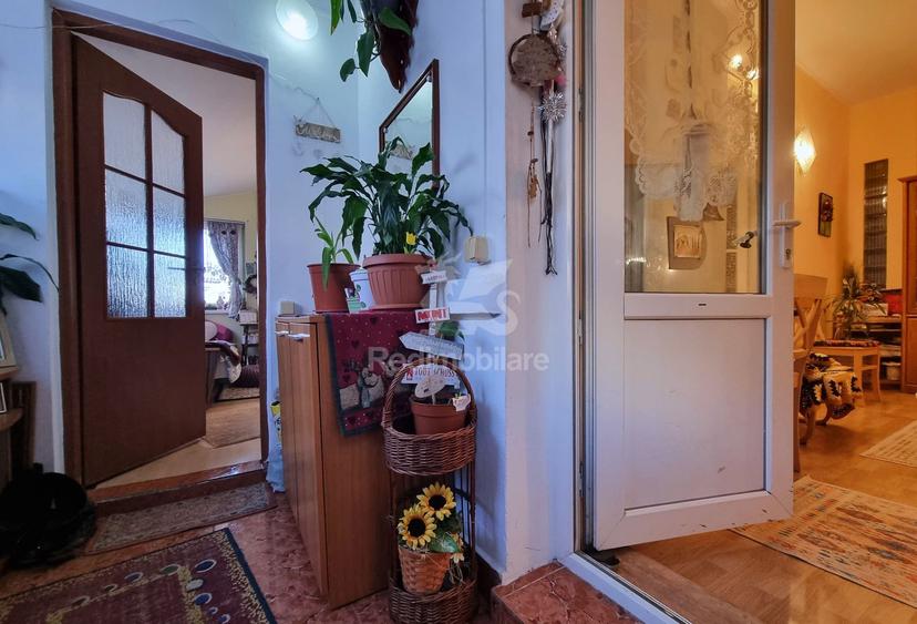Apartament 3 camere cu curte, zona Rivus