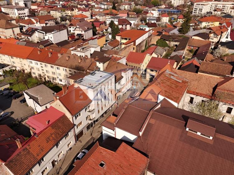 Apartament 3 camere, Centrul Vechi, Str. Teatrului, etaj 2/2, comision 0 - 2