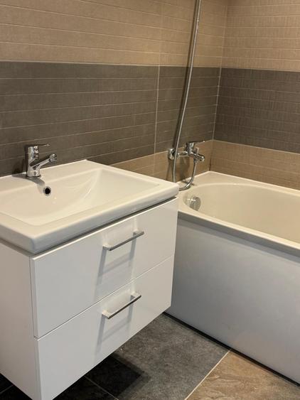 Apartament in zona Family Mall Miroslava, 100 ml fata de statia de autobuz