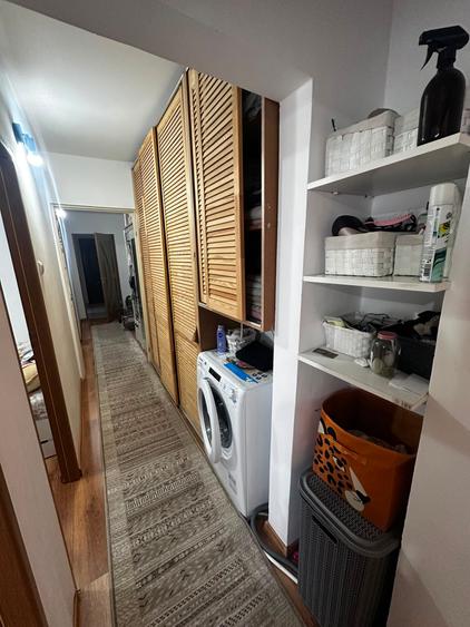 Apartament cu 3 camere, zona Alexandru cel Bun