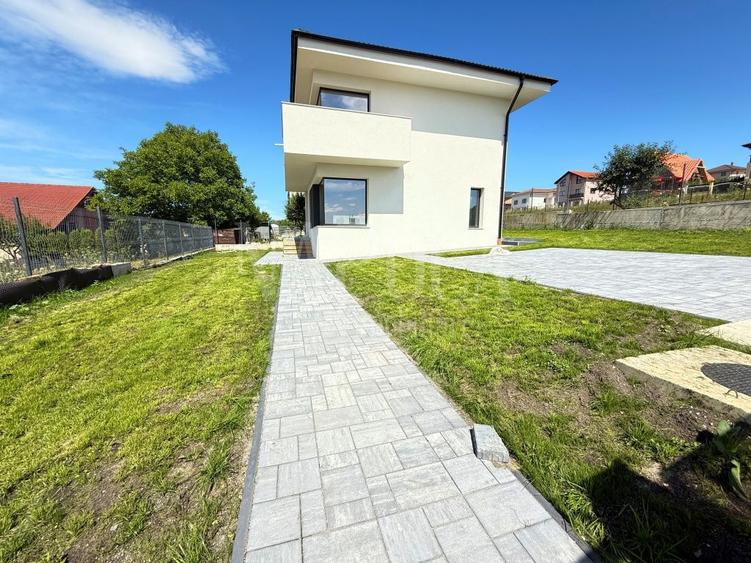 Casa 4 camere de vanzare in Chinteni