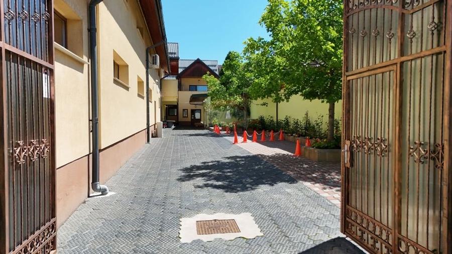 Vand casa plus spatiu comercial zona Centrul Istoric
