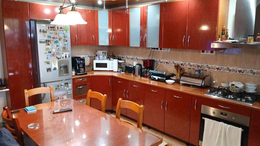 Casa cu 7 camere in zona rezidentiala