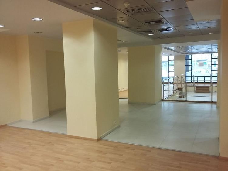 Spatiu comercial - Carol 445mp parter ideal banca sau clinica
