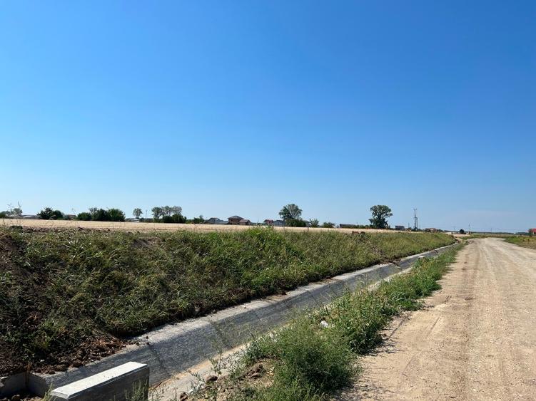Teren 20.000 mp de vânzare, acces șos. Curtea Domneasca (str. Jadului) lângă A0
