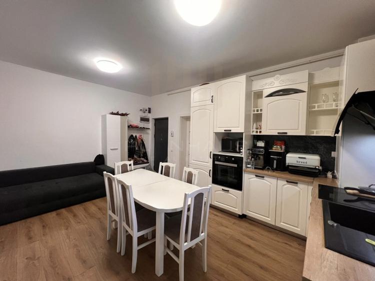 Apartament 3 camere, 53 mp, zona Sasar