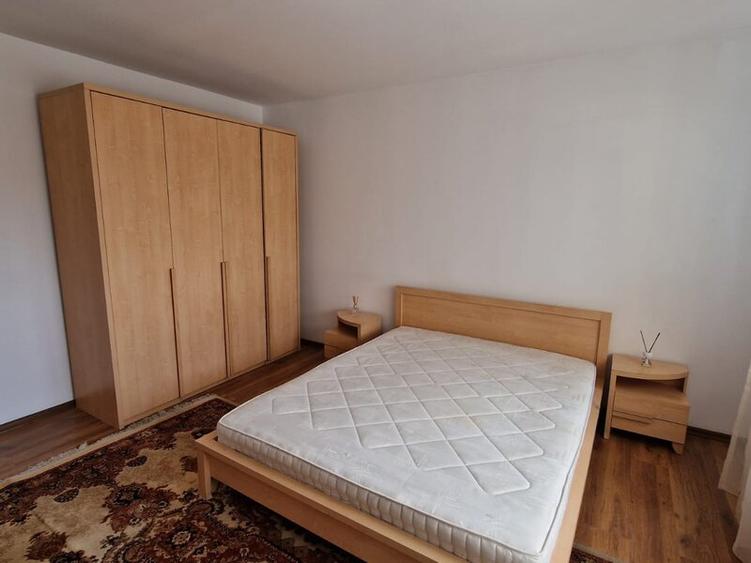 Dorobanti, I.N.G, Rovere Mobili, stradal