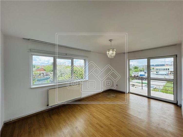 Apartament decomandat, etaj1/3, balcon - Zona Trei Stejari