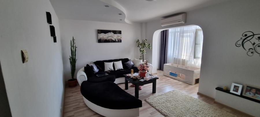 Apartament cu 3 camere zona Scolii 11