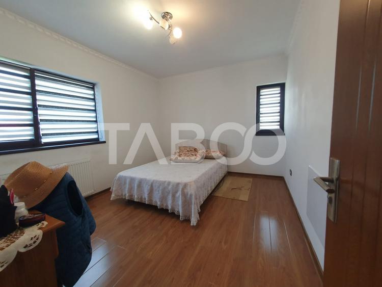Casa 5 camere 3 bai 2 terase garaj magazie de vanzare 180 mp utili