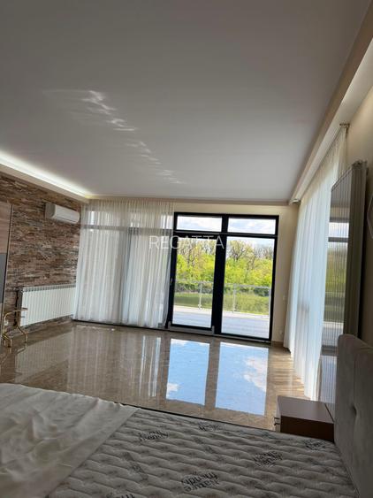 VILA ELEGANTA CU PISCINA INCALZITA SI IESIRE LA LAC - 35