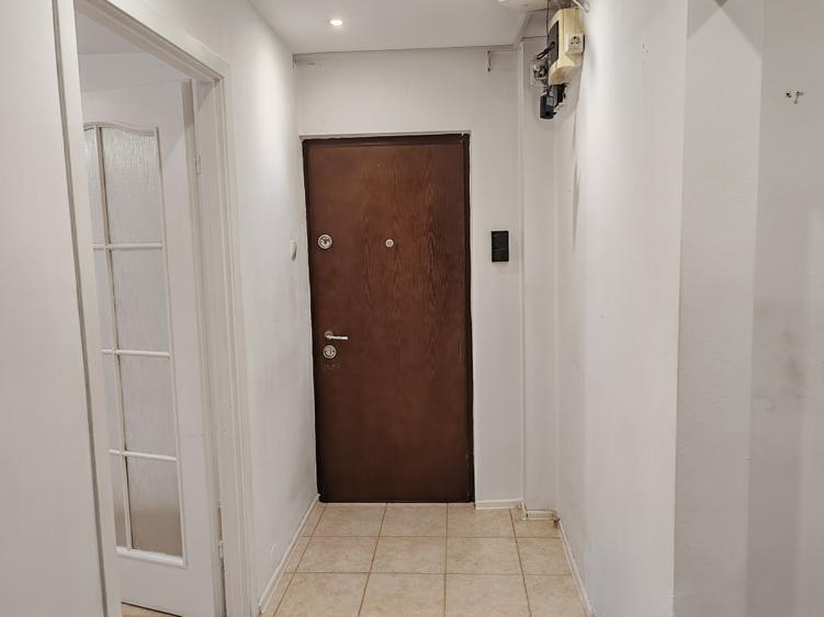 Apartament 3 camere liber la vanzare zona Astra