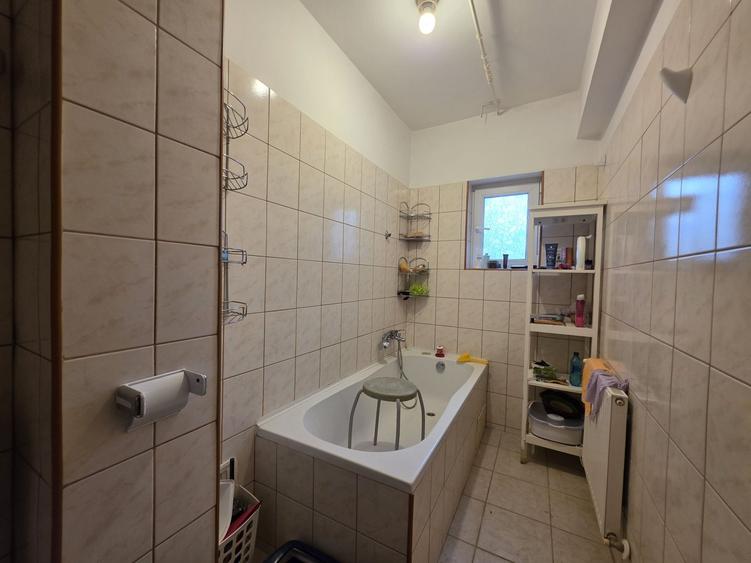Casa 5 camere zona OMV Pipera!!