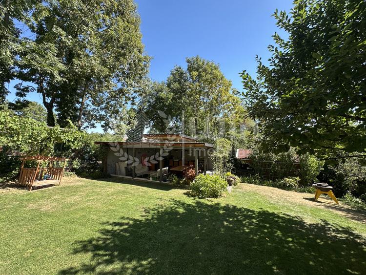 Vila deosebita cu 9 camere la cheie cu 800mp teren | Zona Racovita