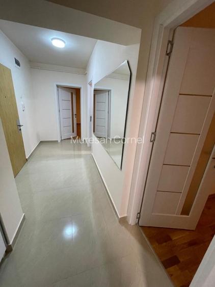 Inchiriez ap. 2 camere, minim 2 ani, renovat, garaj, et.2, lift, balcon 12 mp. - 4