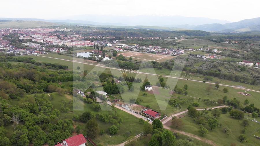 Teren intravilan în Cisnădioara –  Panoramă  spre Cetate și munții Fǎgǎraș - 6