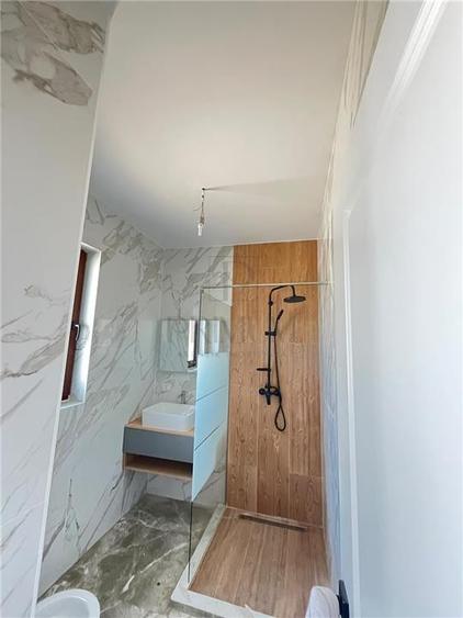 GIROC - DUPLEX DESPARTIT PRIN CARPORT - 4 CAMERE - TEREN MARE