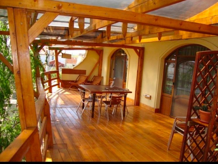 Vilă pensiune ,11 camere-lângă plajă 200 m  Mamaia. StrD14 Nr.7A Năvodari.