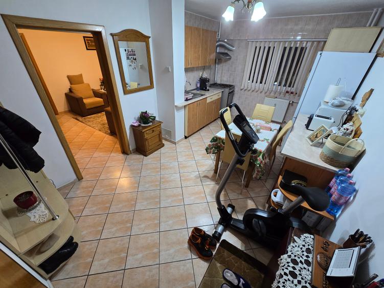 Apartament 2 camere 59mp Sos Colentina McDonald's  vezi video