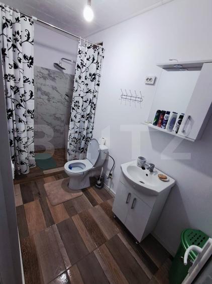 Casa de vanzare, 6 camere, 535 mp, zona Varias