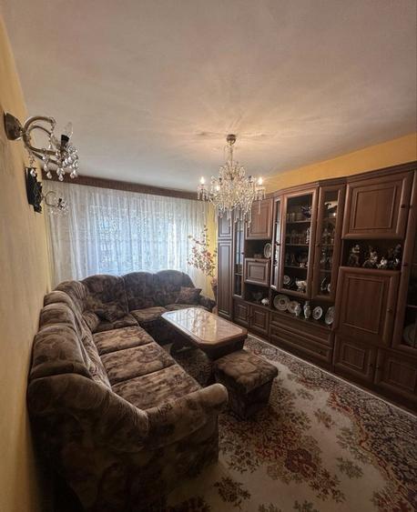 Apartament 3 camere zona Vasile Aron