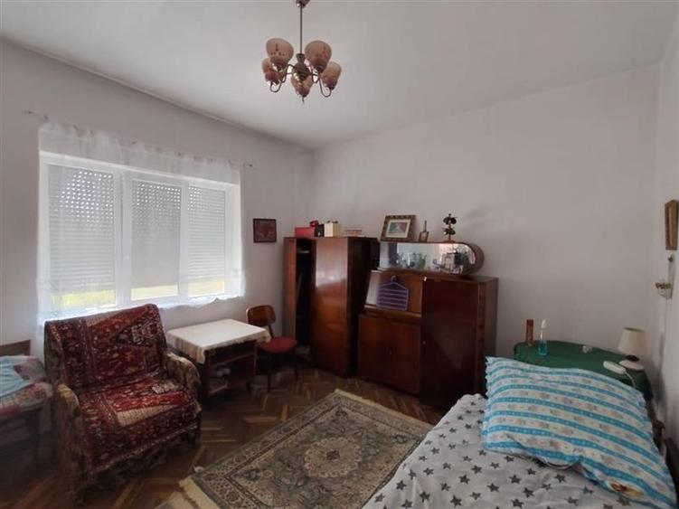 Caransebes, Casa cu Teren de 585 Mp, Zona Sesu Rosu