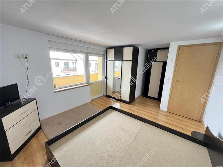 Casa individuala 8 camere 2 garaje 500 mp teren zona Selimbar