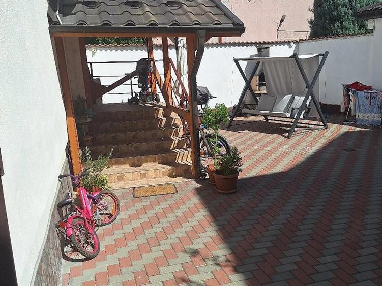 Apartament 2 camere, decomandat, Rovine