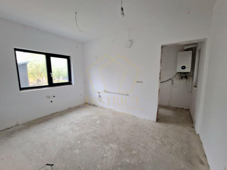 Duplex spatios despartit prin camera tehnica cu 5 camere | Urseni