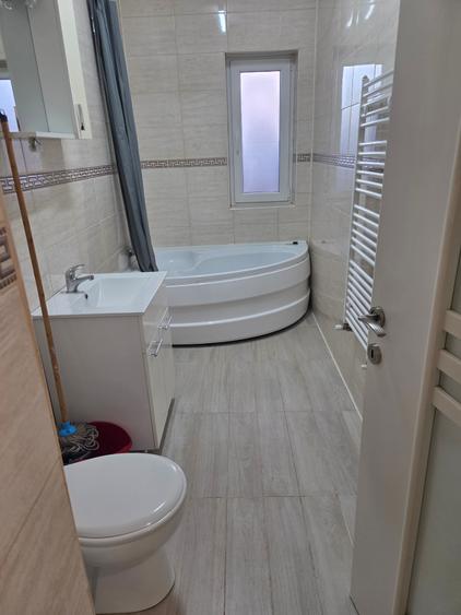Vand in Unirii,strada Pomilor,apartament cu2 camere,open space,mobilat utilat.