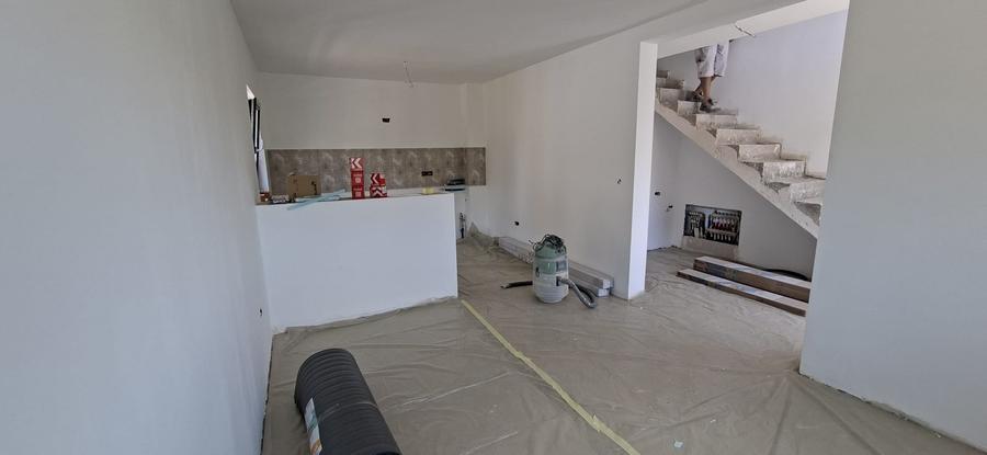 Casa cu 4 camere,  310 mp, 400 mp teren, Holboca