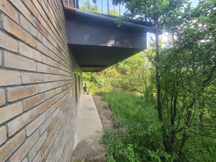 Vila de vanzare cu 6 camere in Cornu (teren 6.600 mp) - 46